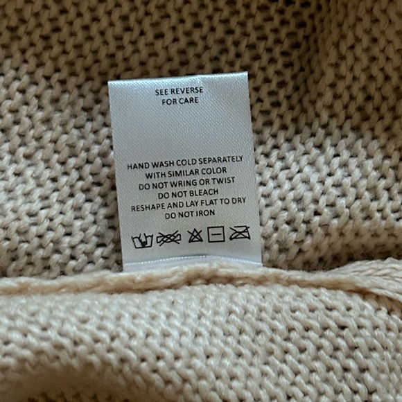 NWT Goldfish Kiss Oversized Sweater - Picture 10 of 11